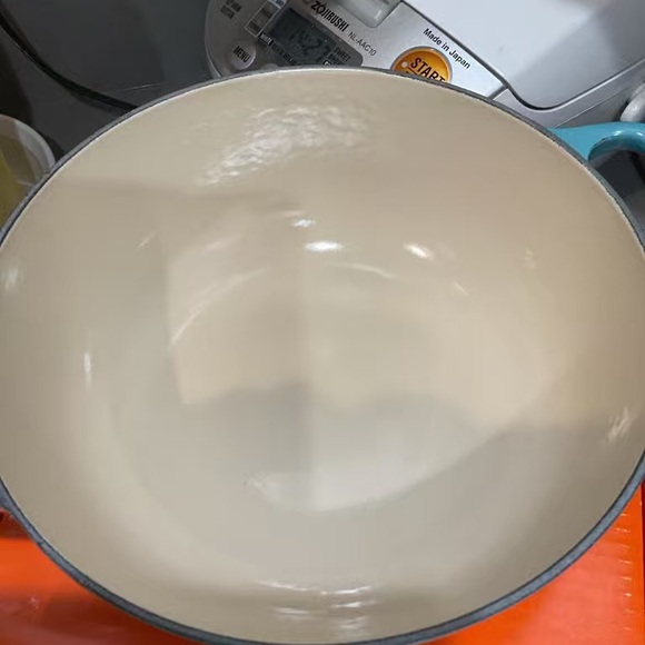 Le Creuset Aqua Dragon Cast Iron Dutch Oven - Picture 4 of 7